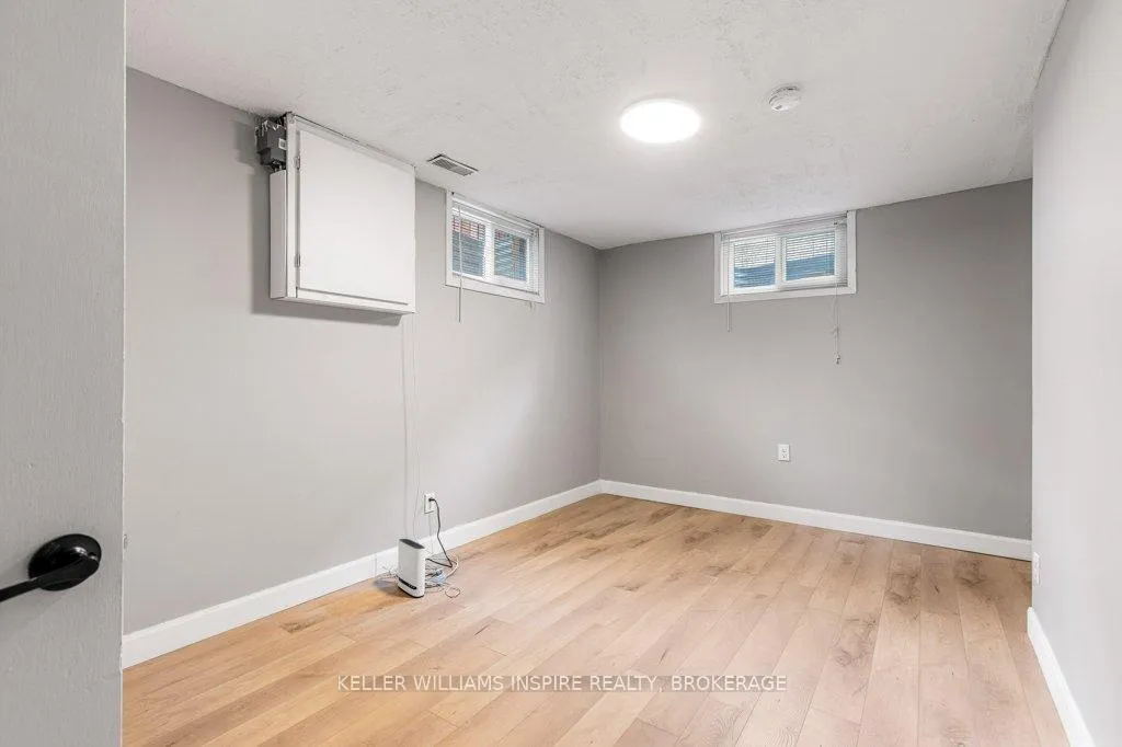 Photo 23 of 928 Mayfair Crescent, Kingston, South of Taylor-Kidd Blvd — HOMEH