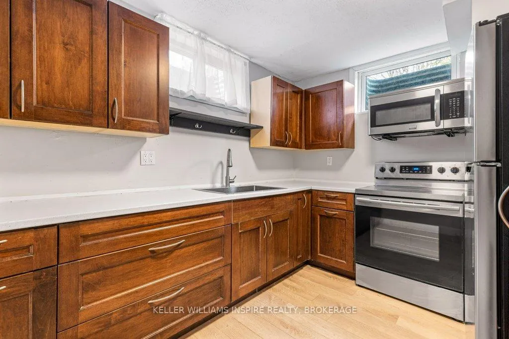 Photo 25 of 928 Mayfair Crescent, Kingston, South of Taylor-Kidd Blvd — HOMEH