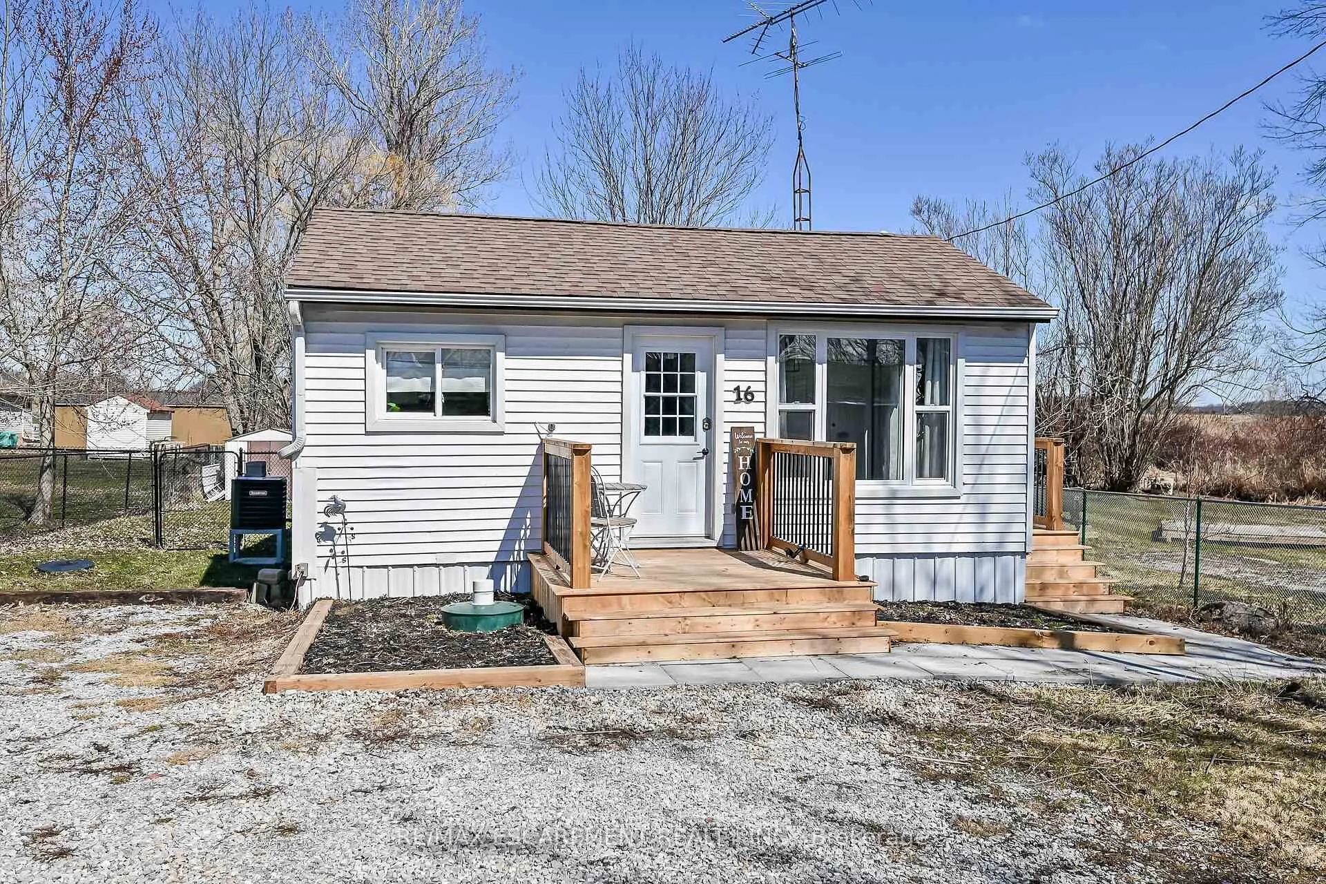 Photo 1 of 16 Swallow Lane, Haldimand — HOMEH
