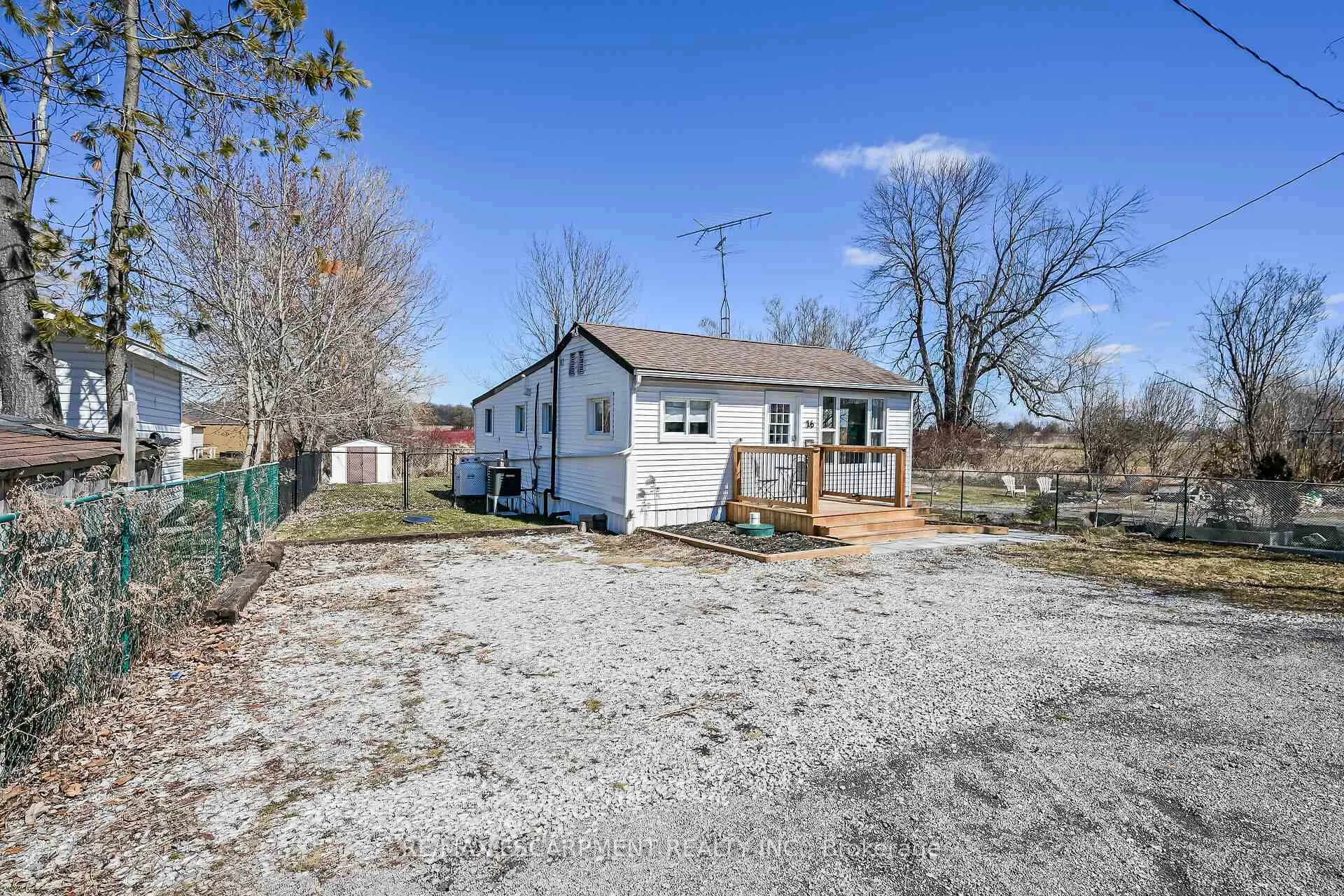 Photo 3 of 16 Swallow Lane, Haldimand — HOMEH