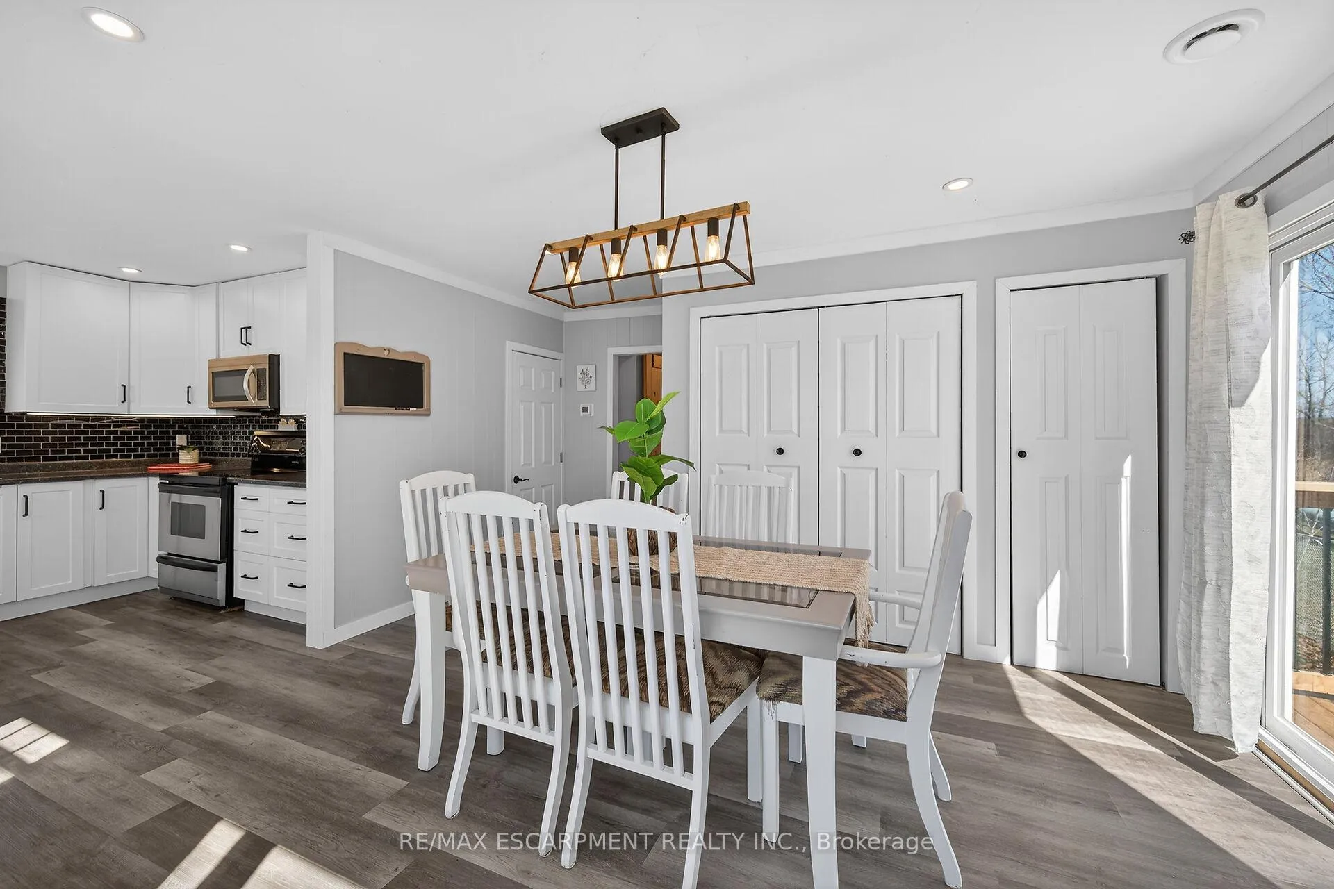 Photo 8 of 16 Swallow Lane, Haldimand — HOMEH