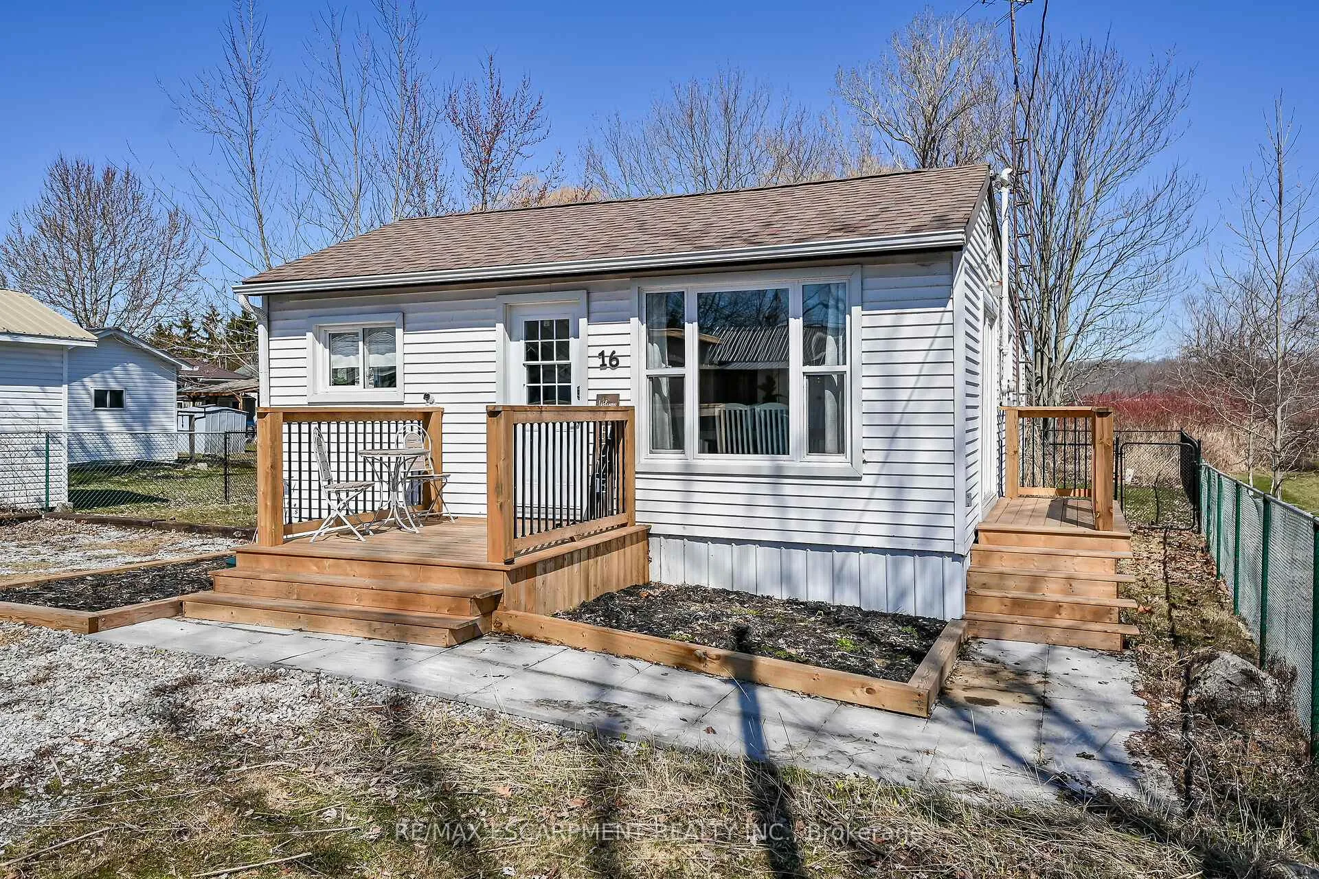 Photo 36 of 16 Swallow Lane, Haldimand — HOMEH