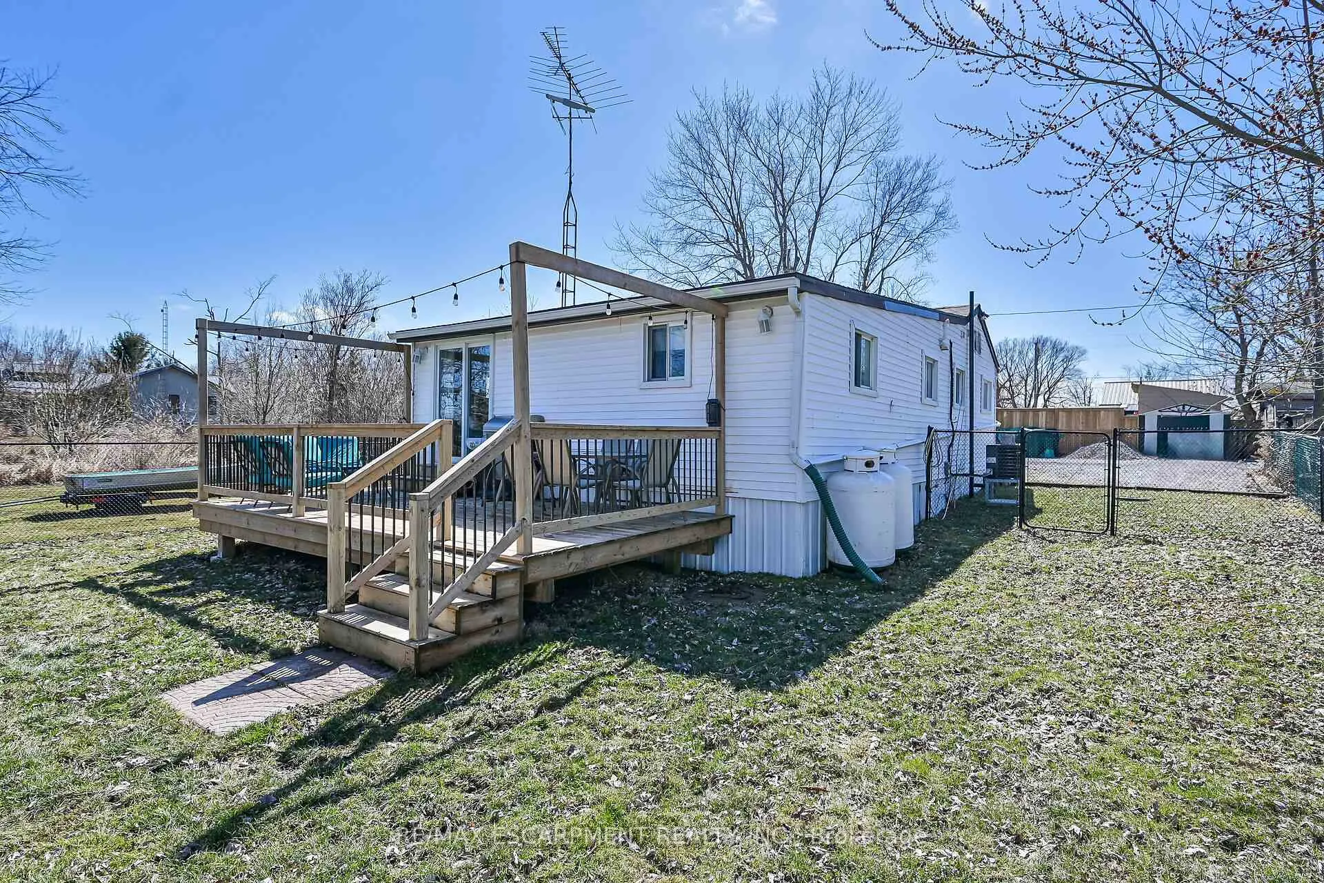 Photo 43 of 16 Swallow Lane, Haldimand — HOMEH