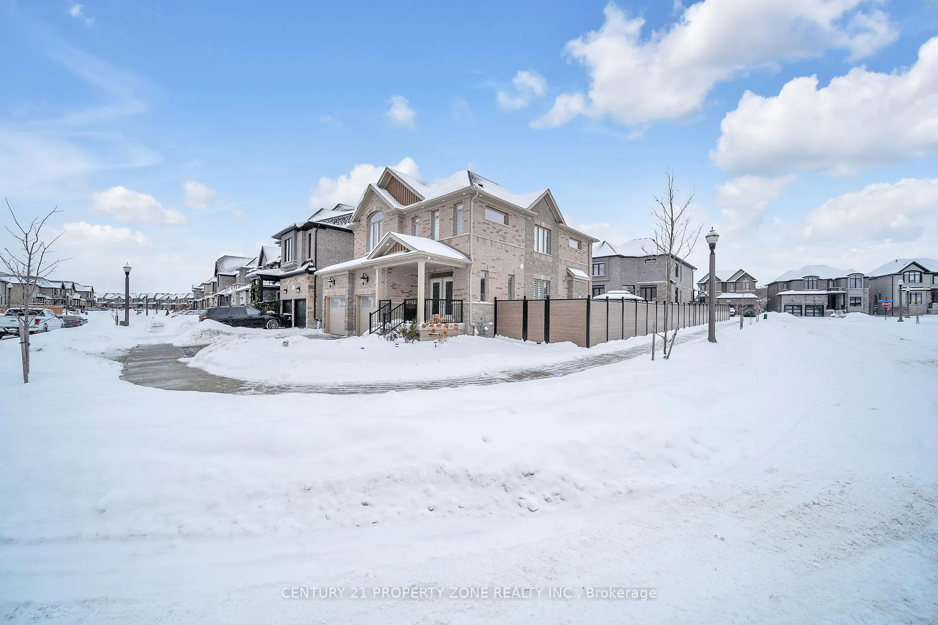 Photo 2 of 20 Hollybrook Trail, Kitchener — HOMEH