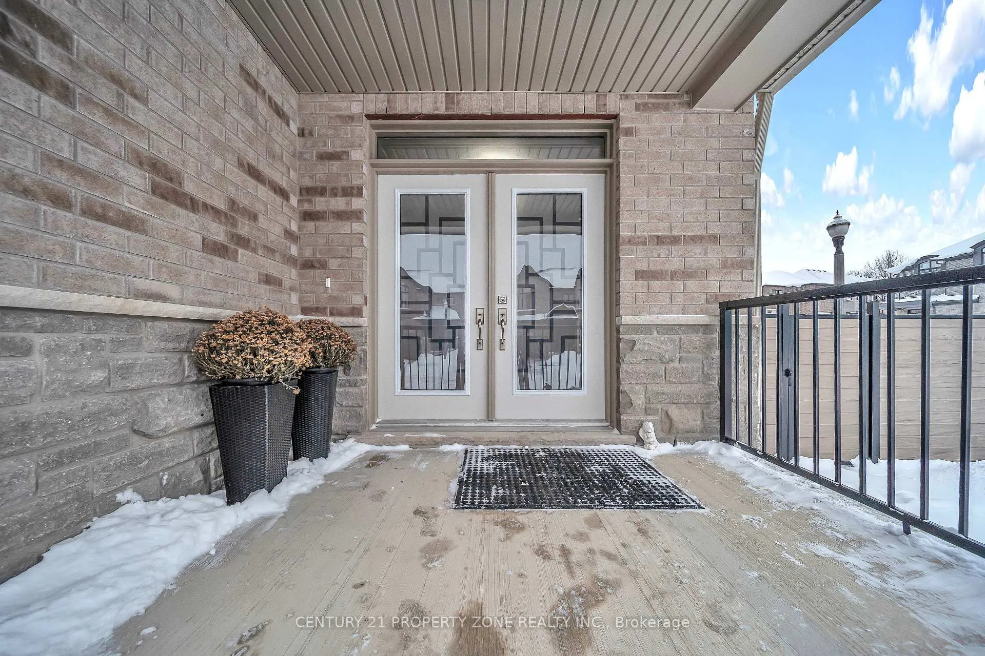 Photo 4 of 20 Hollybrook Trail, Kitchener — HOMEH