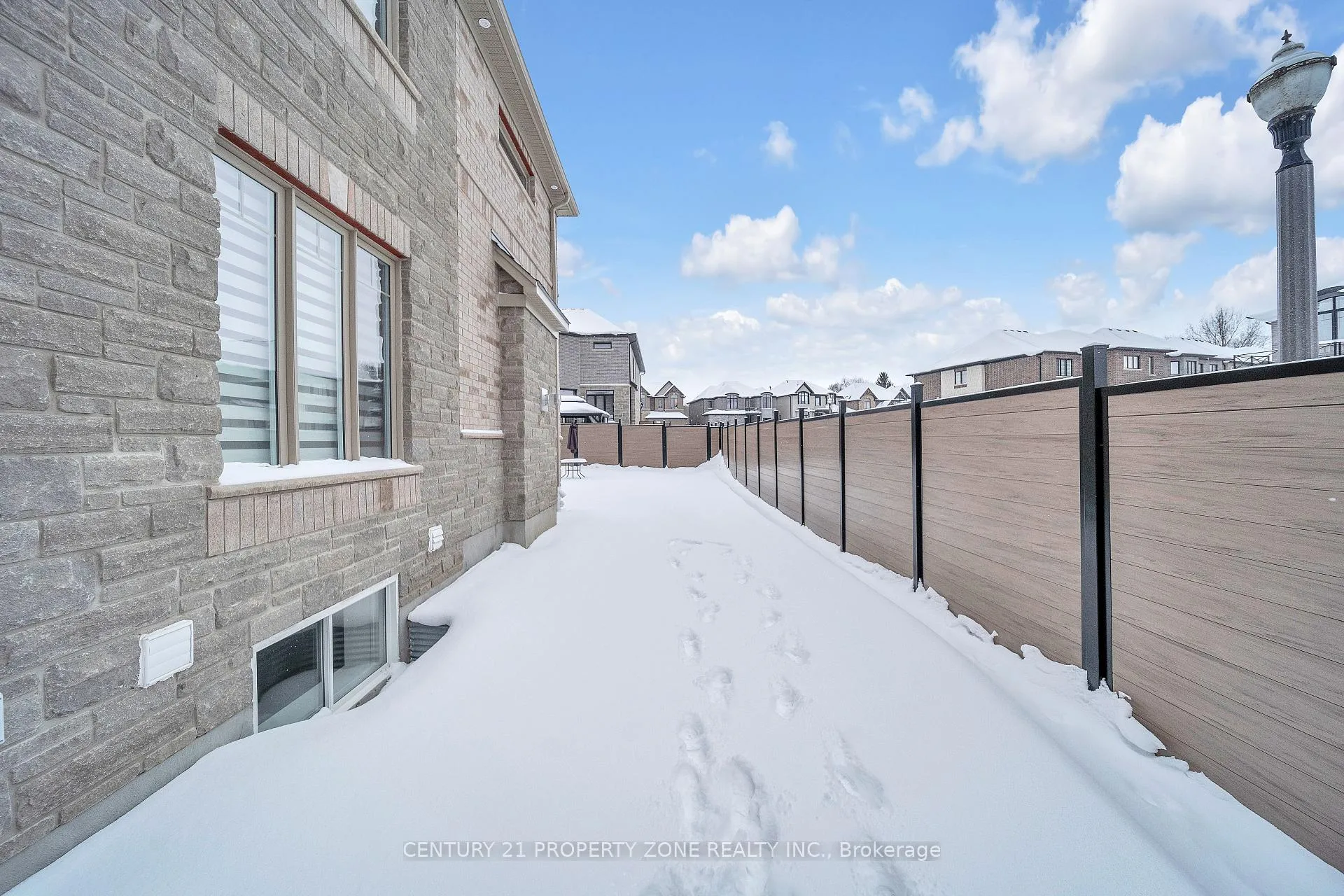 Photo 42 of 20 Hollybrook Trail, Kitchener — HOMEH