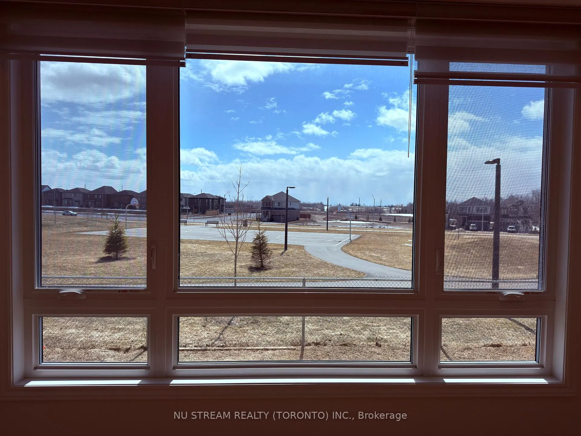 Photo 6 of 20 Phoenix Boulevard, Barrie, Rural Barrie Southeast — HOMEH