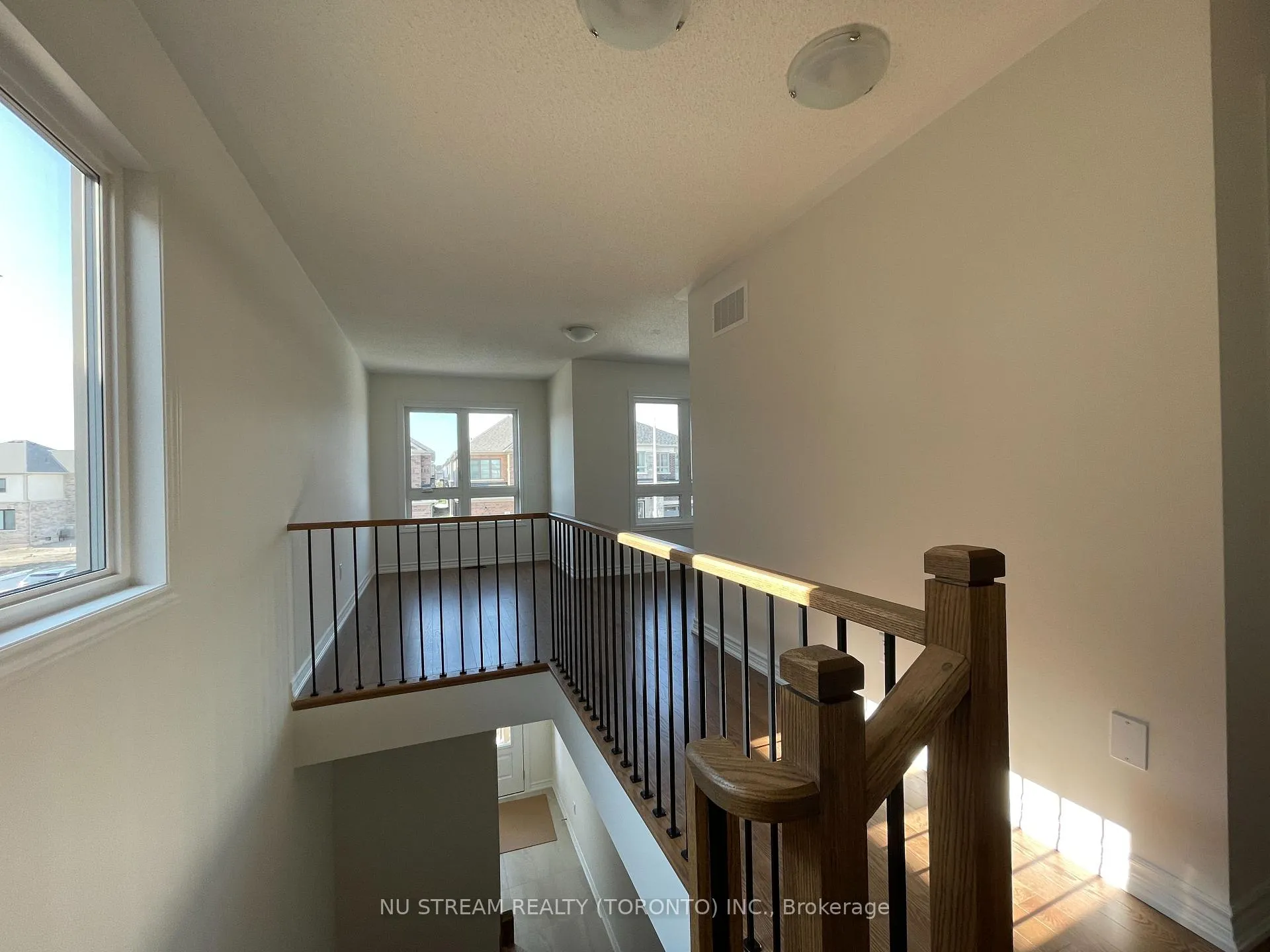 Photo 9 of 20 Phoenix Boulevard, Barrie, Rural Barrie Southeast — HOMEH