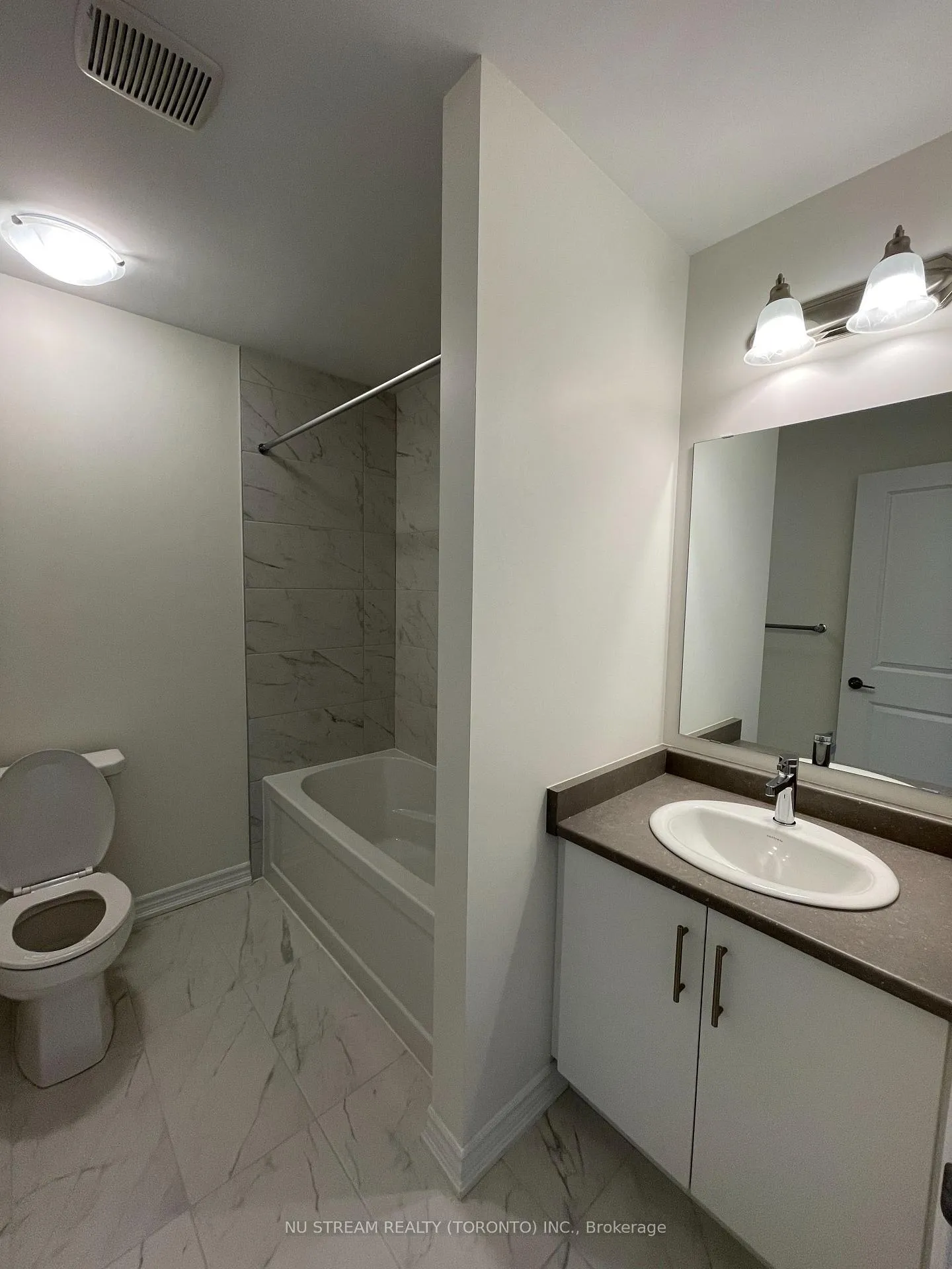 Photo 10 of 20 Phoenix Boulevard, Barrie, Rural Barrie Southeast — HOMEH
