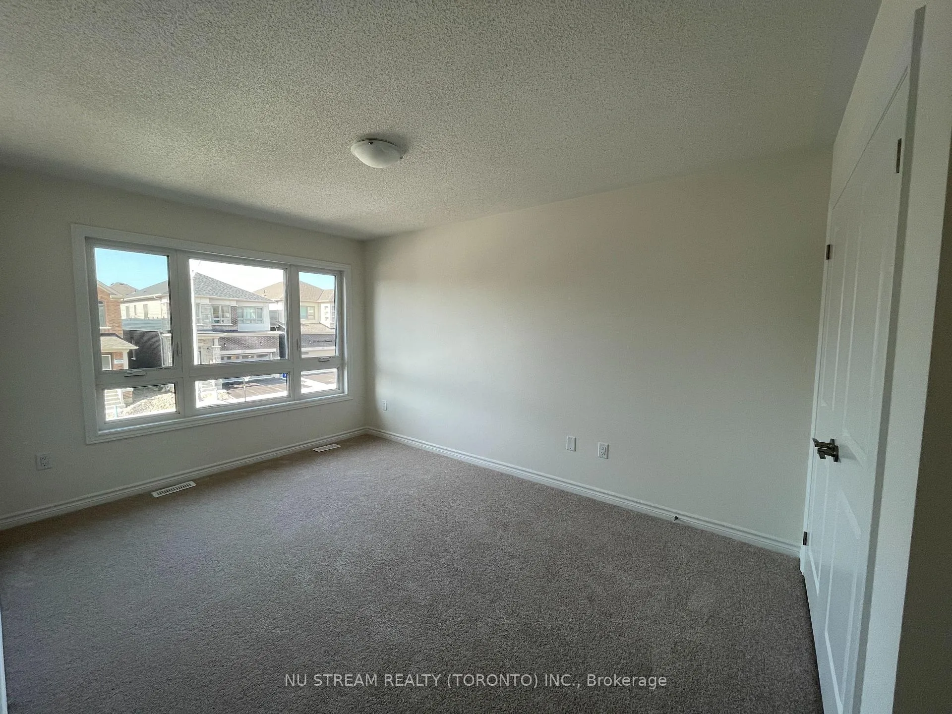 Photo 11 of 20 Phoenix Boulevard, Barrie, Rural Barrie Southeast — HOMEH
