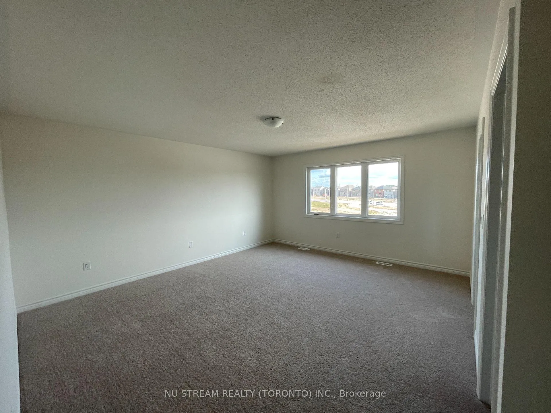 Photo 16 of 20 Phoenix Boulevard, Barrie, Rural Barrie Southeast — HOMEH