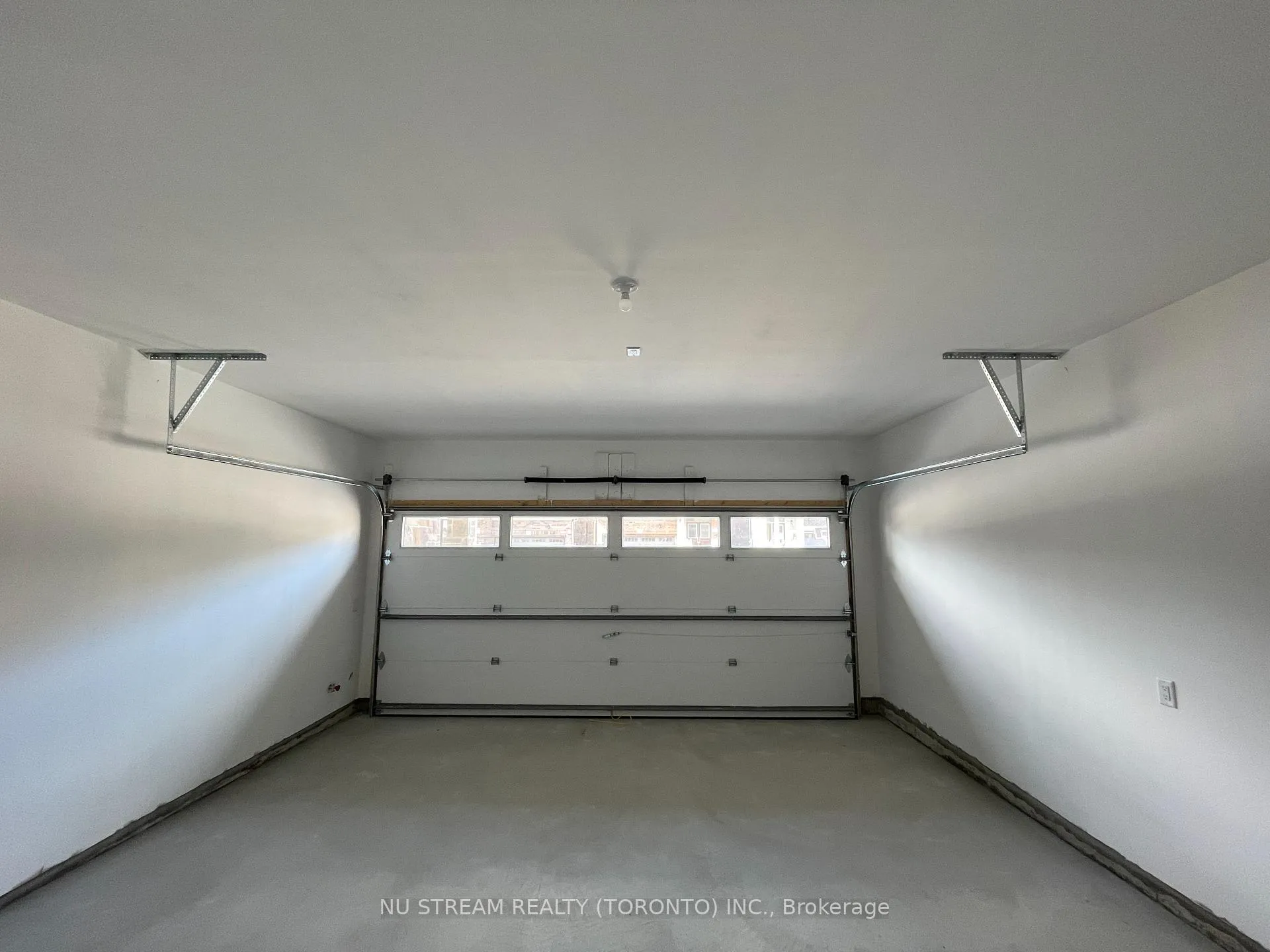 Photo 18 of 20 Phoenix Boulevard, Barrie, Rural Barrie Southeast — HOMEH