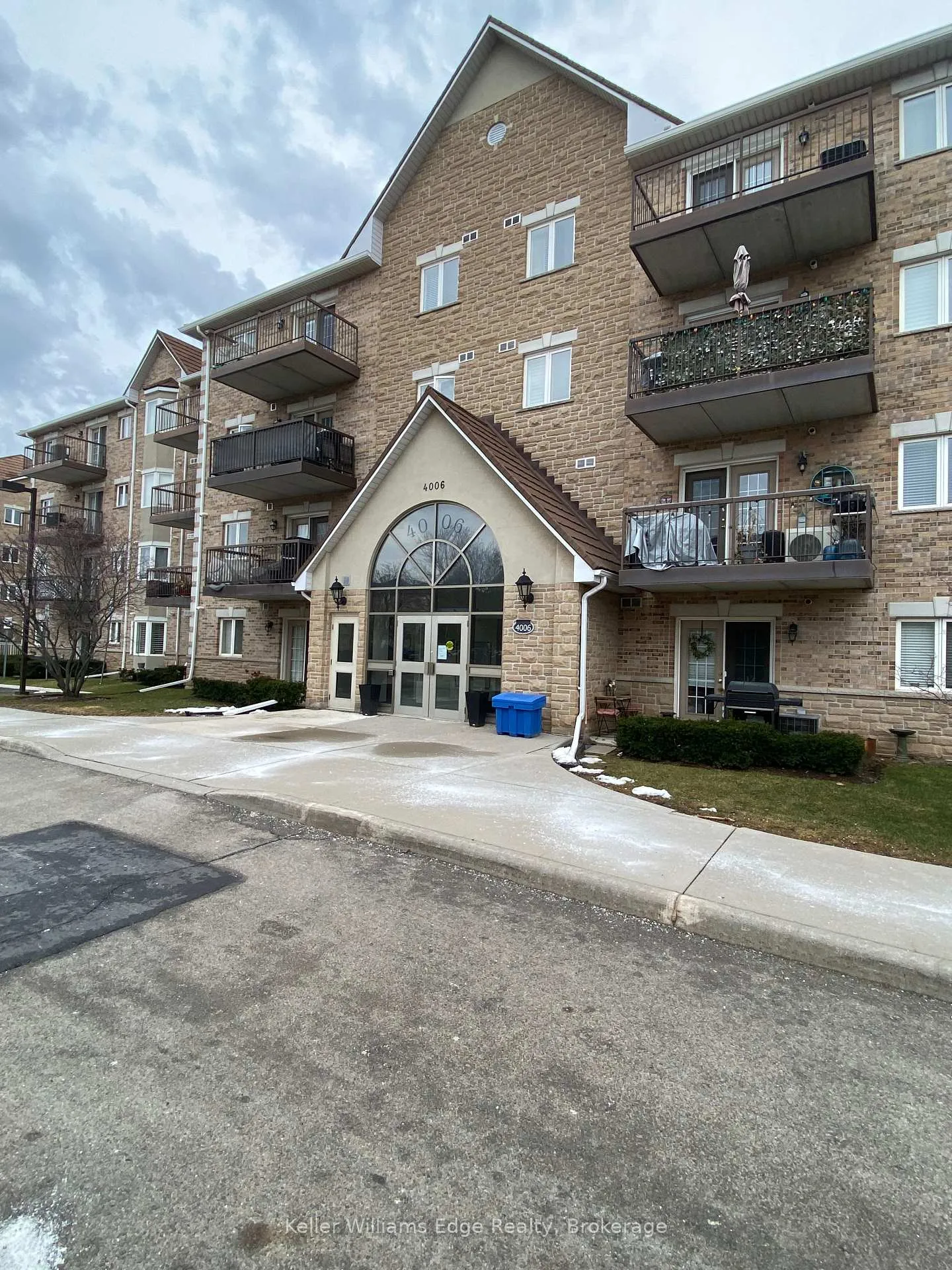 Photo 2 of Unit 203, 4006 Kilmer Drive, Burlington, Tansley — HOMEH