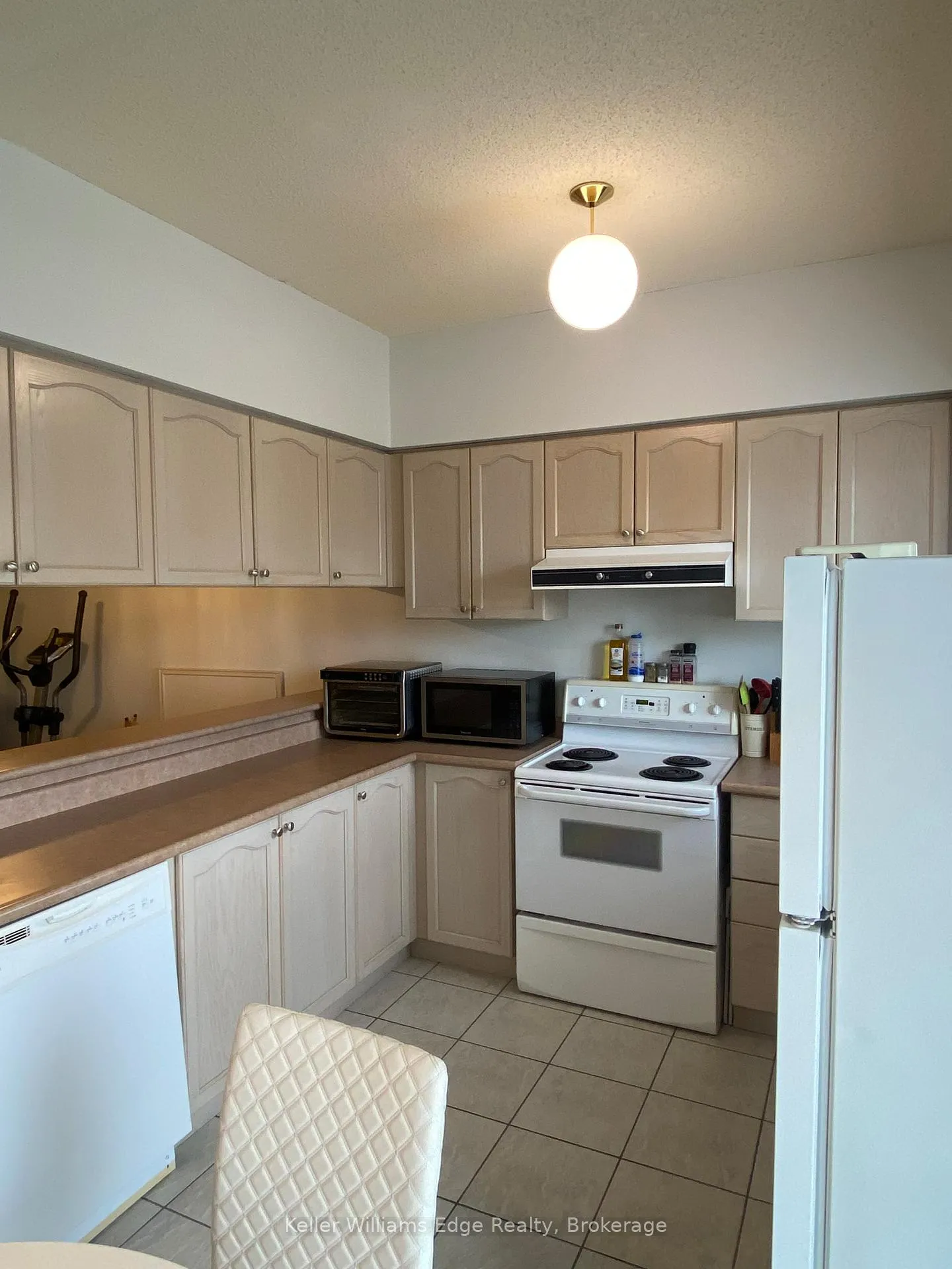 Photo 10 of Unit 203, 4006 Kilmer Drive, Burlington, Tansley — HOMEH