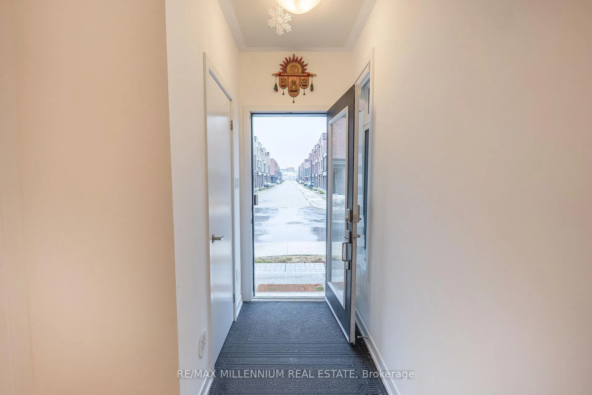 Photo 3 of Unit 401, 1865 Pickering Parkway, Pickering, Village East — HOMEH