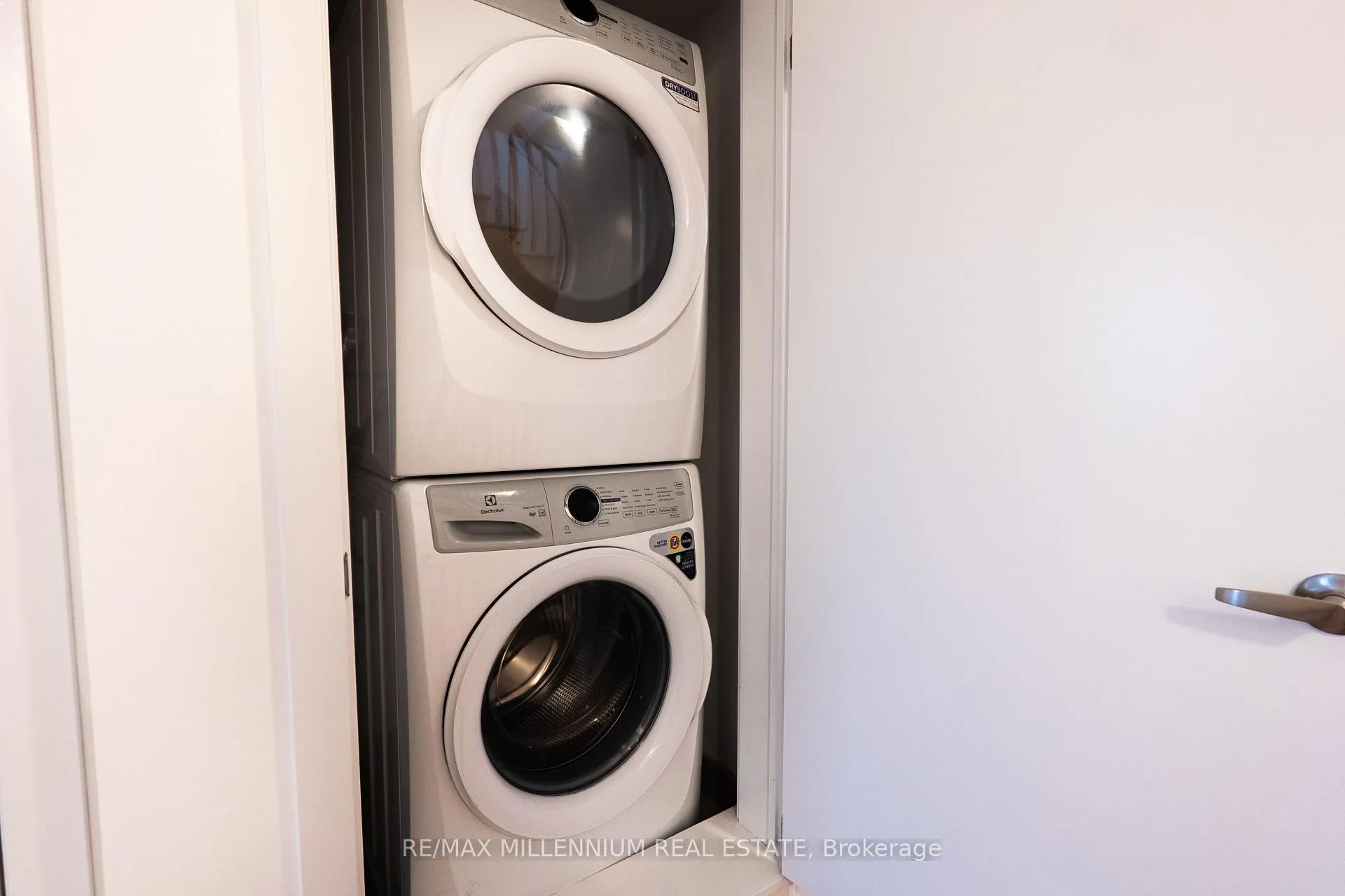 Photo 43 of Unit 401, 1865 Pickering Parkway, Pickering, Village East — HOMEH
