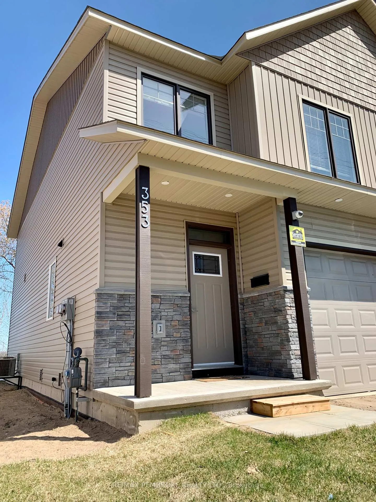 Photo 1 of 353 Nelson Street, Pembroke — HOMEH