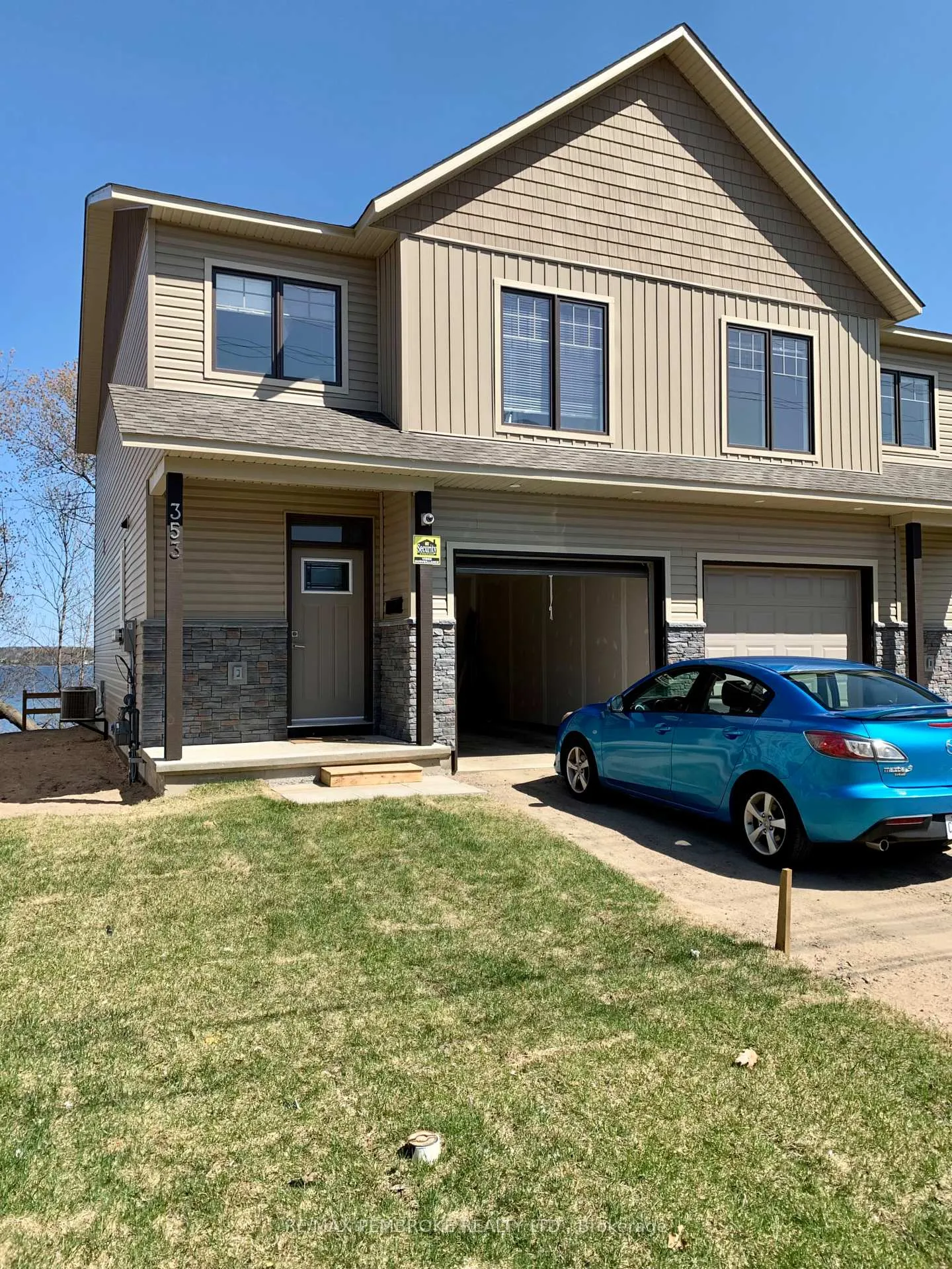Photo 2 of 353 Nelson Street, Pembroke — HOMEH