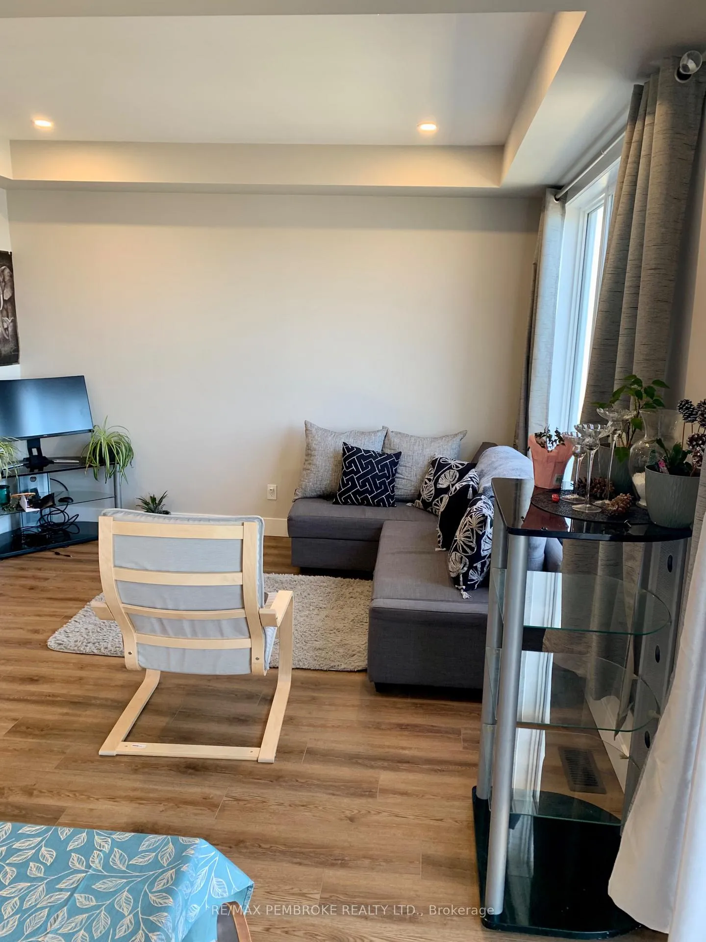 Photo 10 of 353 Nelson Street, Pembroke — HOMEH