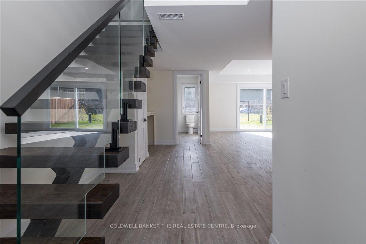 Photo 3 of 1103 Stoney Point Road, Innisfil, Lefroy — HOMEH