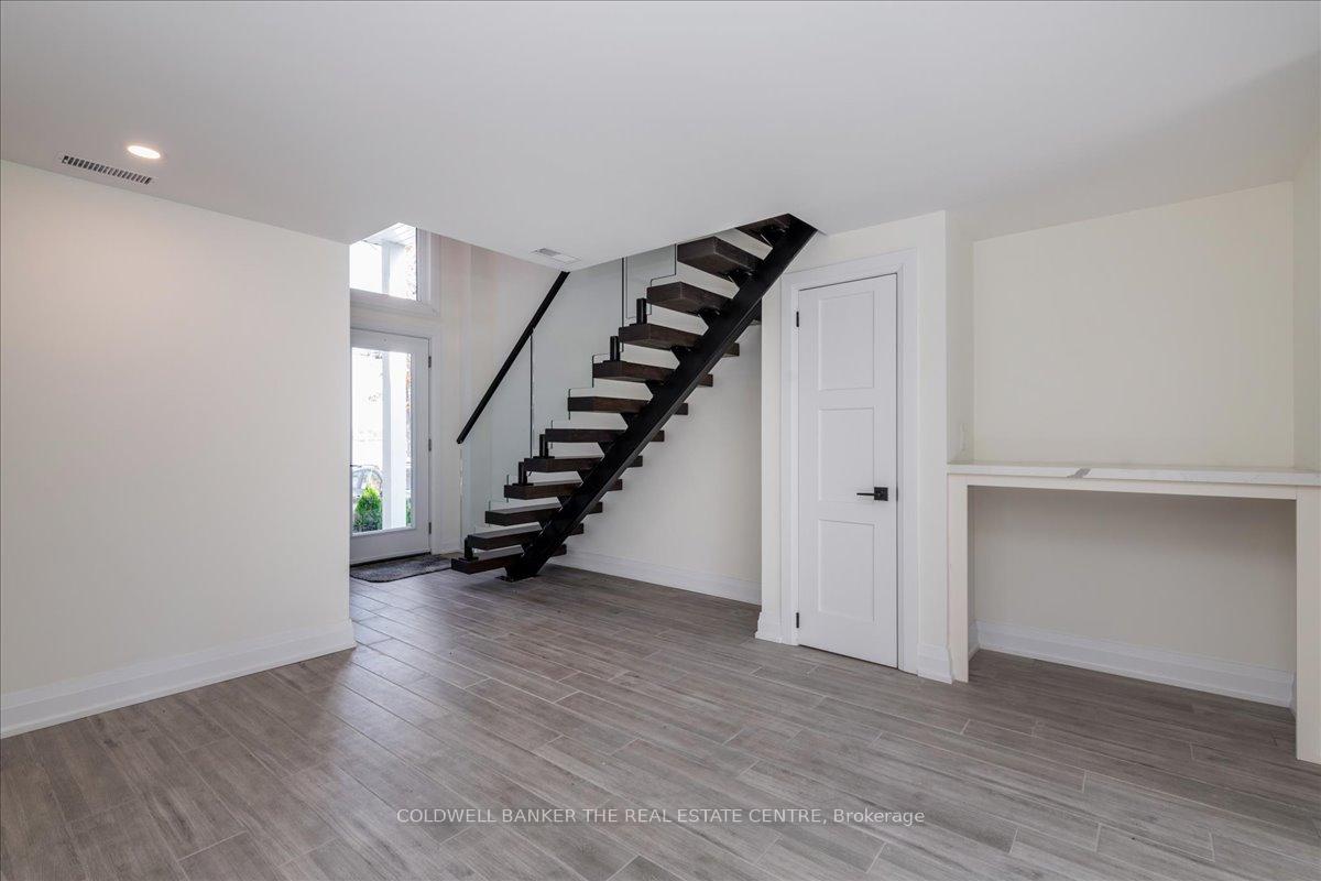 Photo 6 of 1103 Stoney Point Road, Innisfil, Lefroy — HOMEH