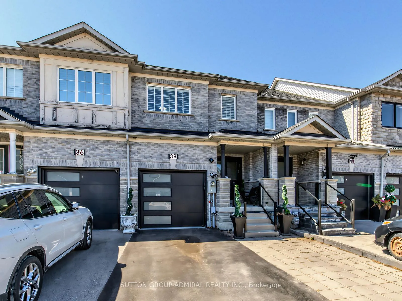 Photo 2 of 38 Elderbrook Crescent, Vaughan, Patterson — HOMEH