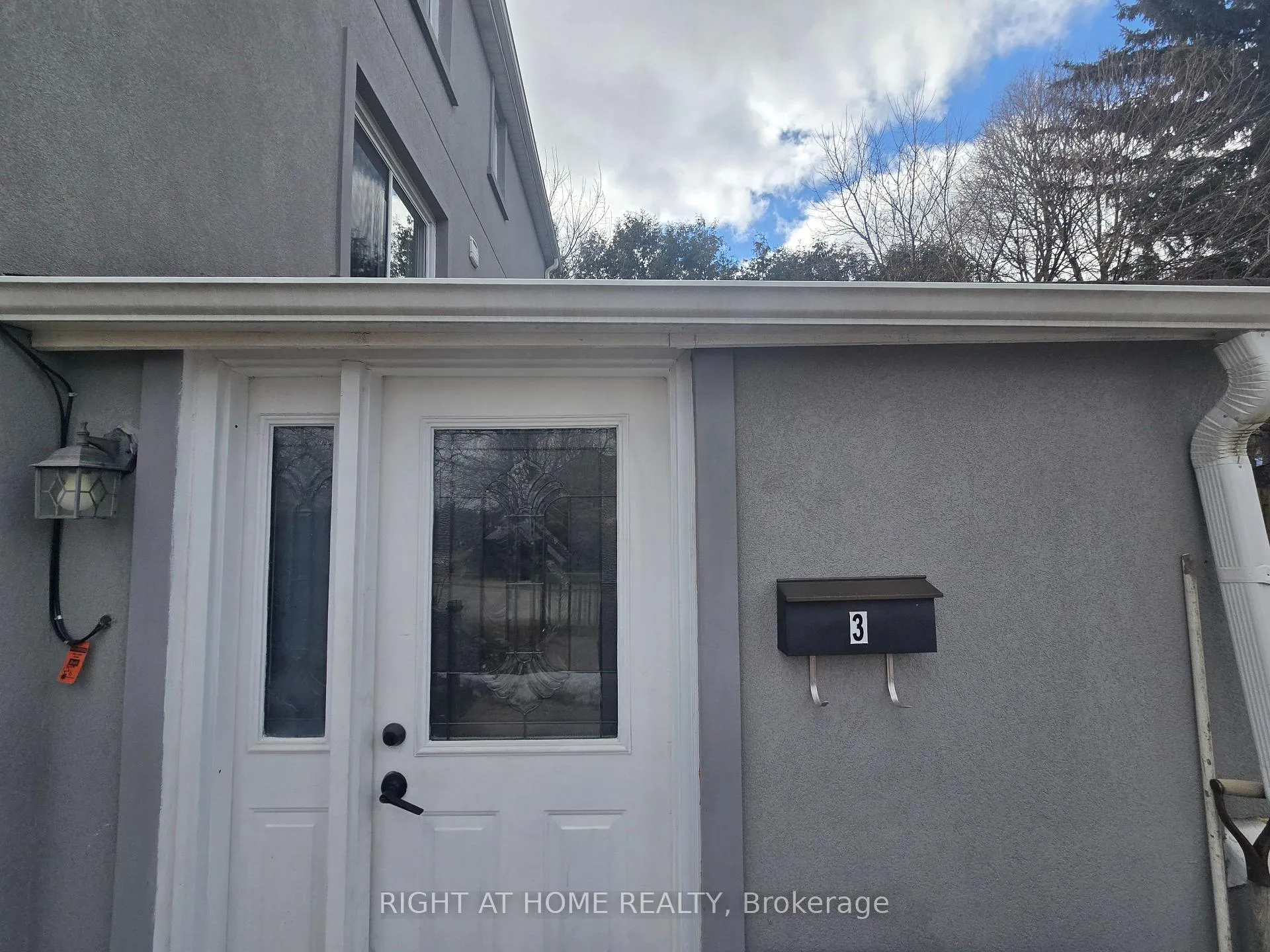 Photo 3 of Unit 3, 18 Ewing Street, Halton Hills, Georgetown — HOMEH