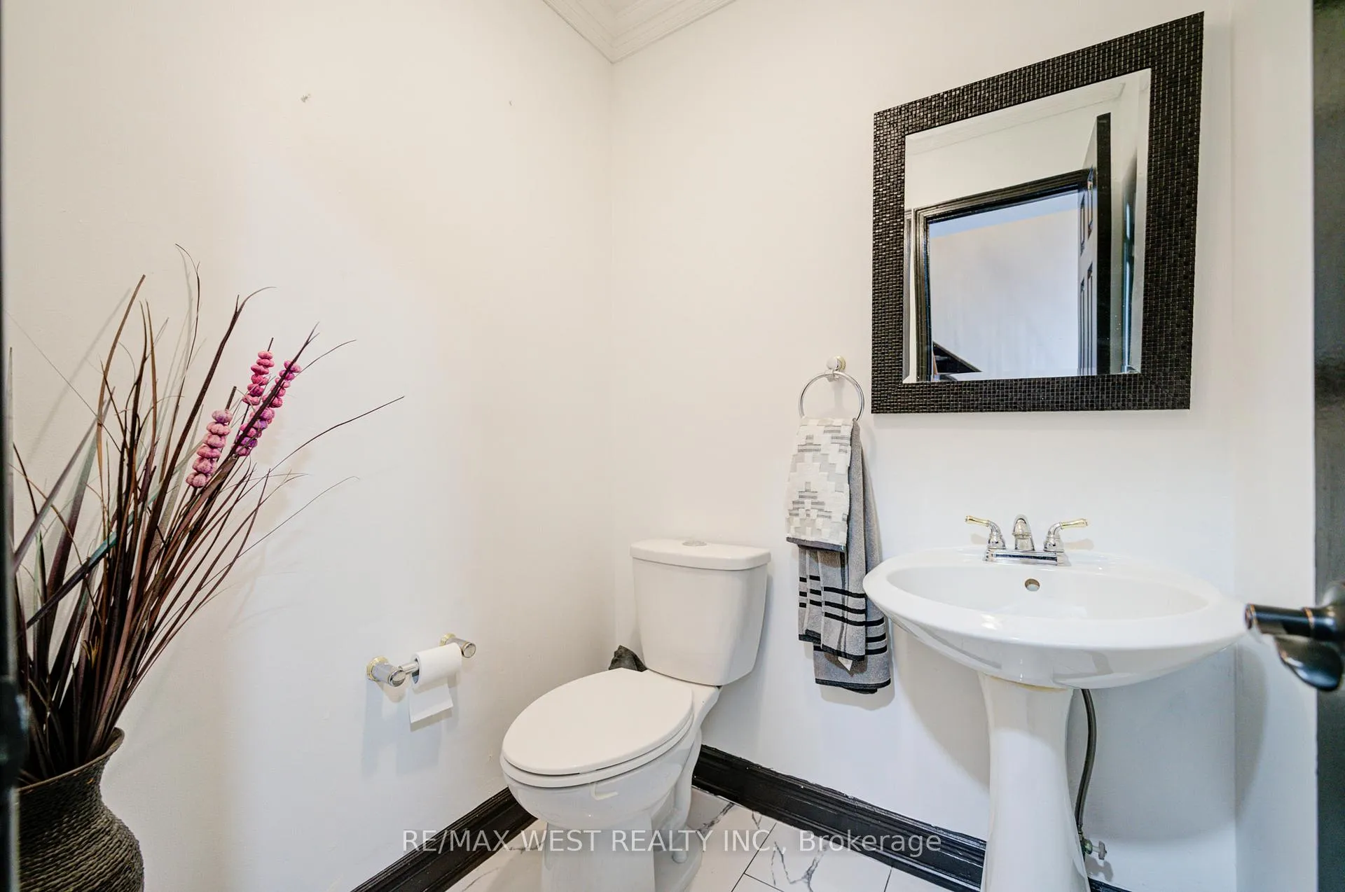 Photo 8 of 1648 Pepperwood Gate, Pickering, Brock Ridge — HOMEH