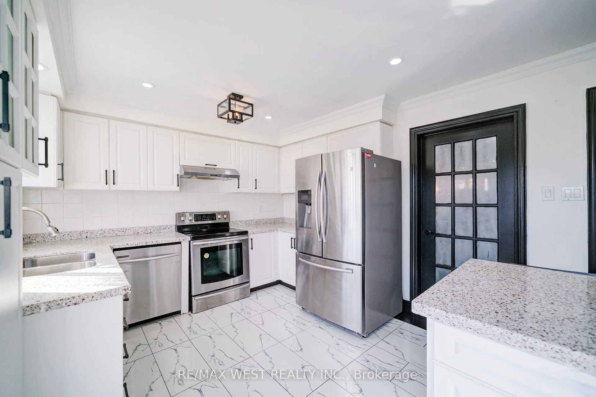 Photo 9 of 1648 Pepperwood Gate, Pickering, Brock Ridge — HOMEH