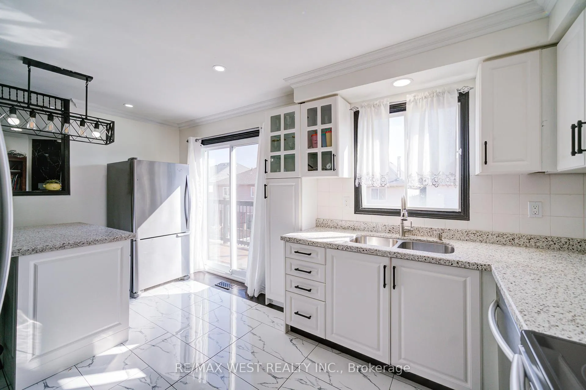 Photo 12 of 1648 Pepperwood Gate, Pickering, Brock Ridge — HOMEH