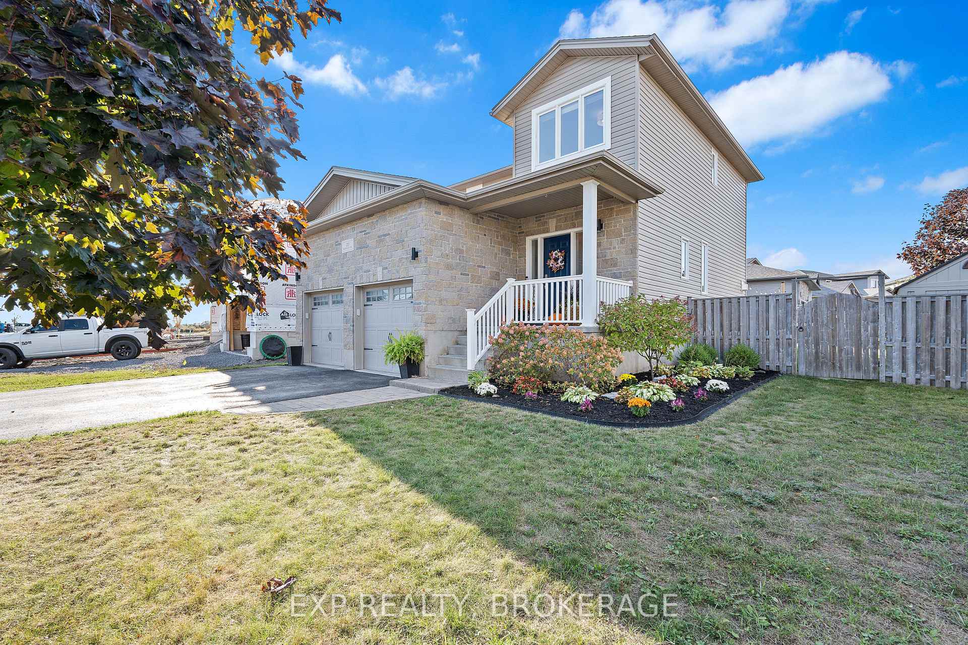 Photo 4 of 120 McDONOUGH Crescent, Loyalist, Amherstview — HOMEH
