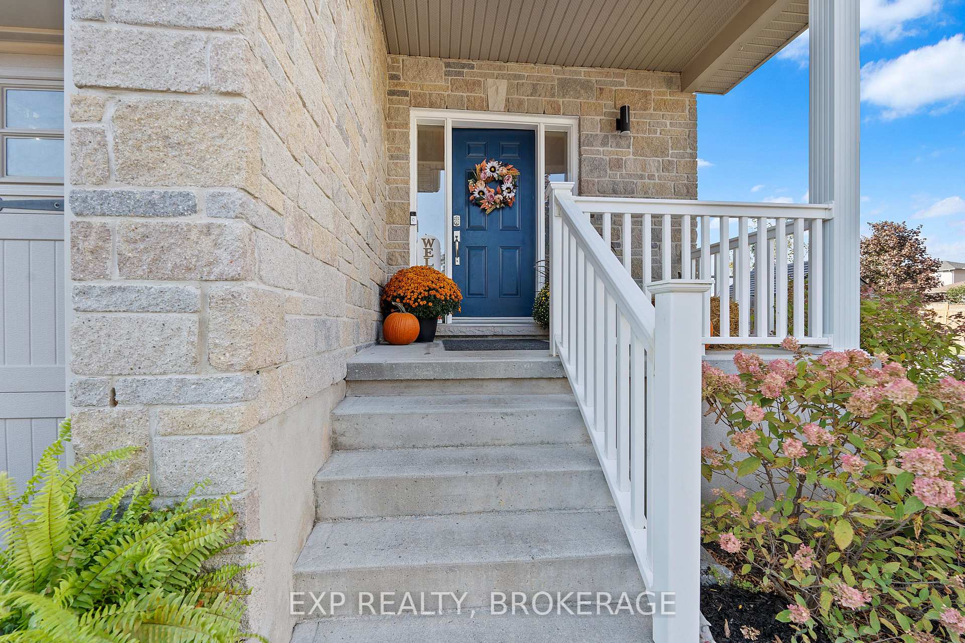 Photo 5 of 120 McDONOUGH Crescent, Loyalist, Amherstview — HOMEH