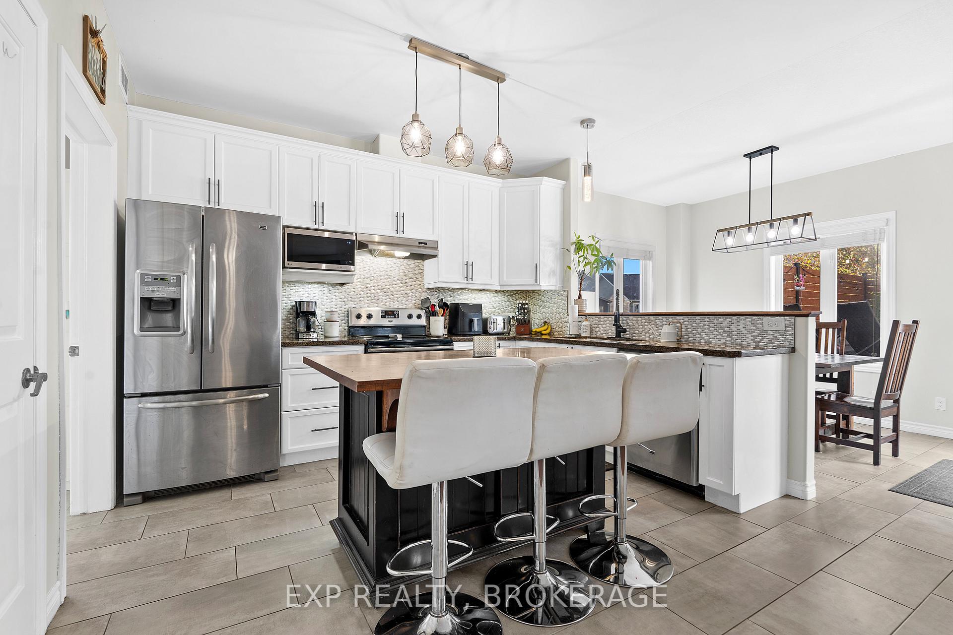 Photo 12 of 120 McDONOUGH Crescent, Loyalist, Amherstview — HOMEH