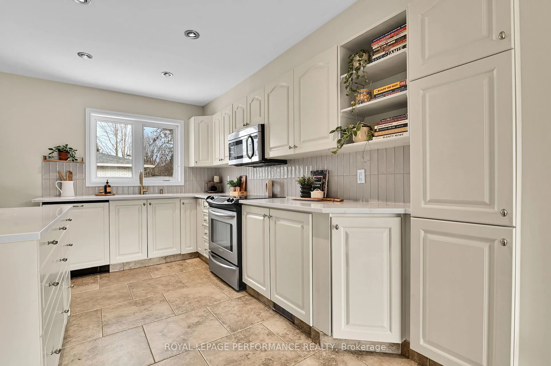 Photo 8 of 57 Palsen Street, Ottawa, Meadowlands/Crestview — HOMEH