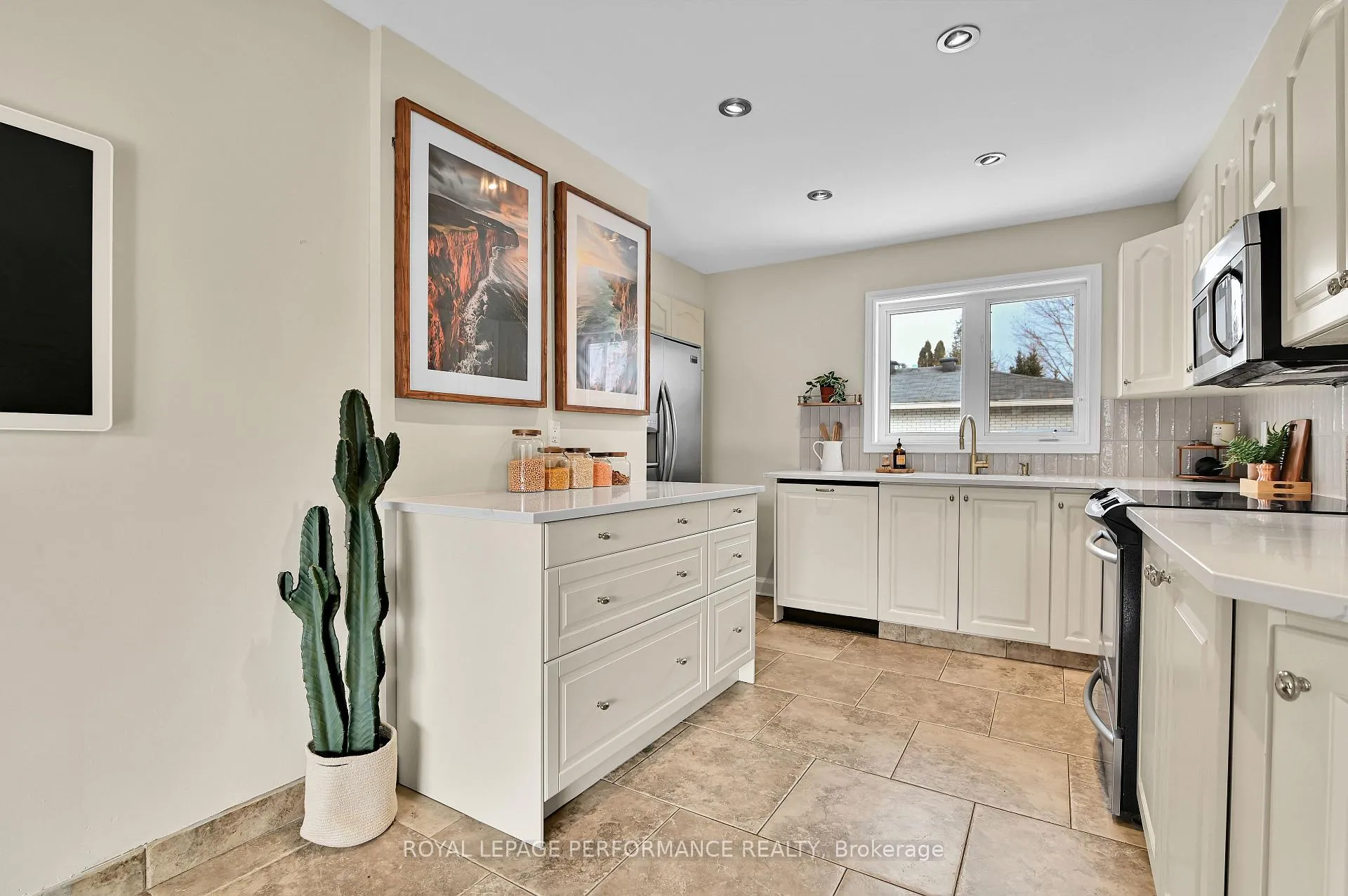Photo 9 of 57 Palsen Street, Ottawa, Meadowlands/Crestview — HOMEH