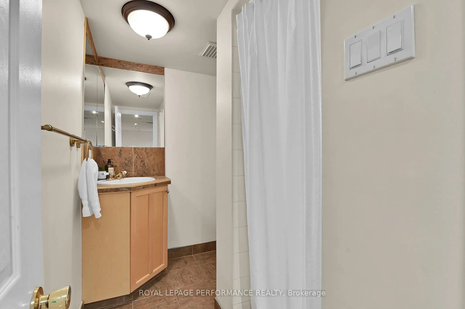 Photo 29 of 57 Palsen Street, Ottawa, Meadowlands/Crestview — HOMEH