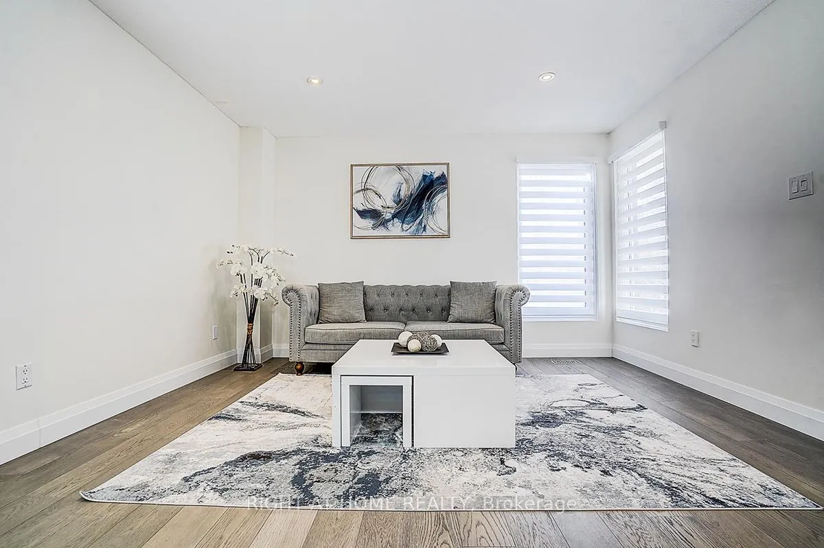Photo 5 of 32 Macauley Drive, Markham, Aileen-Willowbrook — HOMEH