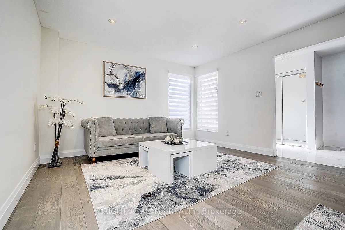 Photo 6 of 32 Macauley Drive, Markham, Aileen-Willowbrook — HOMEH