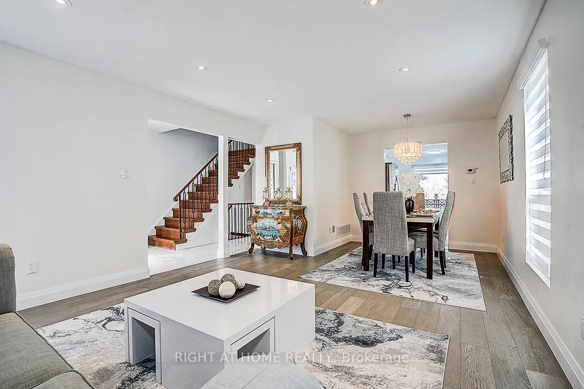 Photo 8 of 32 Macauley Drive, Markham, Aileen-Willowbrook — HOMEH