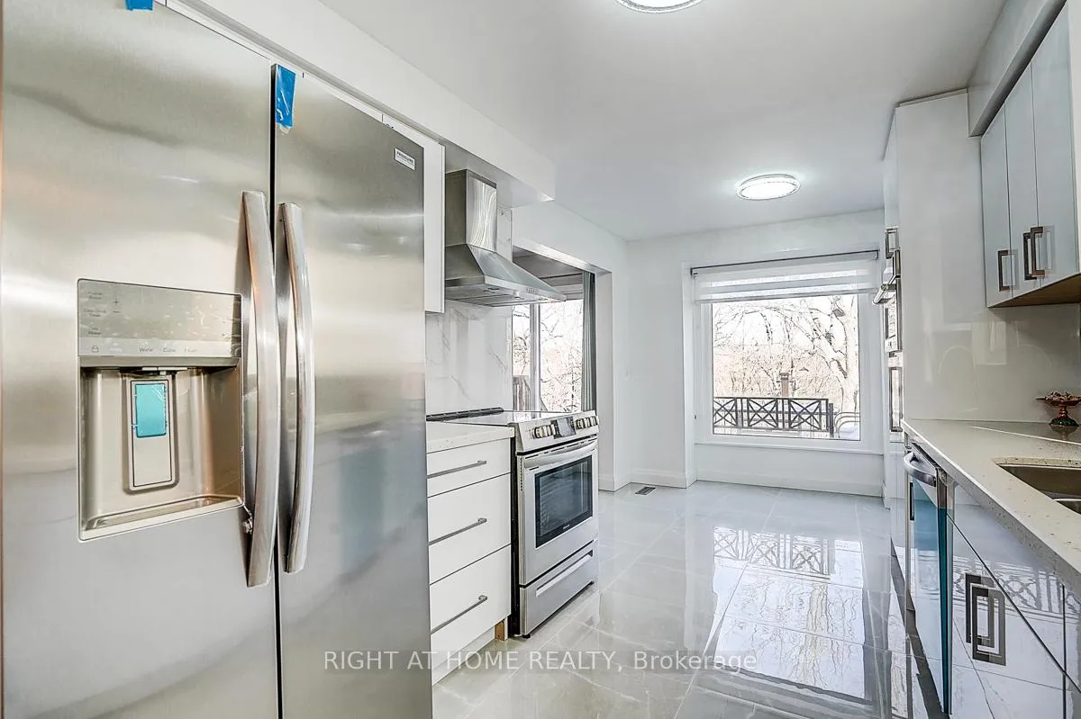 Photo 11 of 32 Macauley Drive, Markham, Aileen-Willowbrook — HOMEH