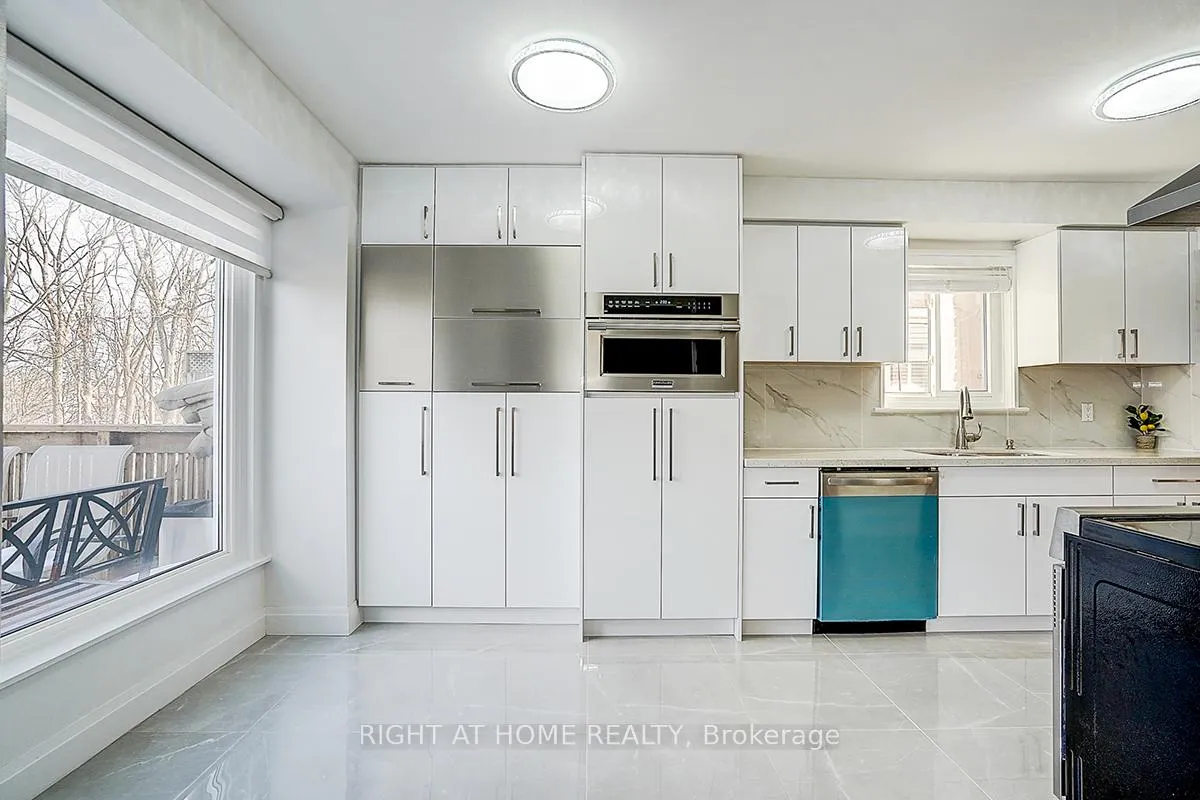 Photo 13 of 32 Macauley Drive, Markham, Aileen-Willowbrook — HOMEH