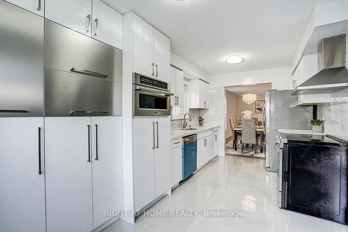 Photo 14 of 32 Macauley Drive, Markham, Aileen-Willowbrook — HOMEH