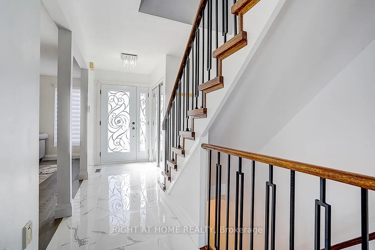 Photo 19 of 32 Macauley Drive, Markham, Aileen-Willowbrook — HOMEH