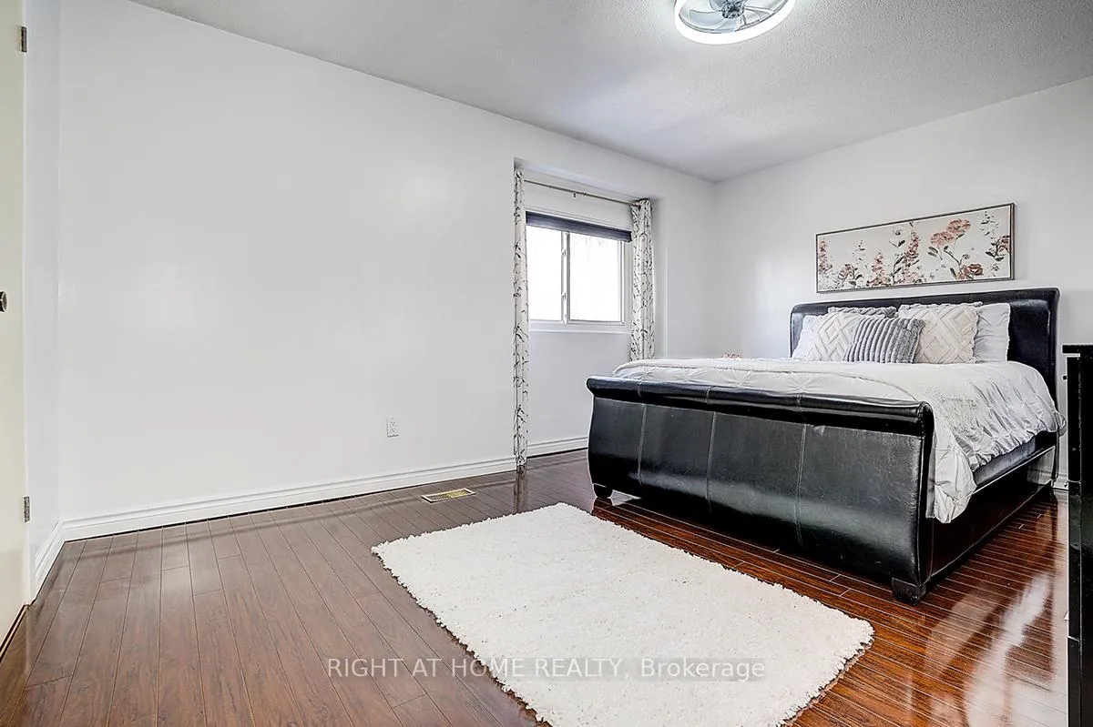 Photo 22 of 32 Macauley Drive, Markham, Aileen-Willowbrook — HOMEH