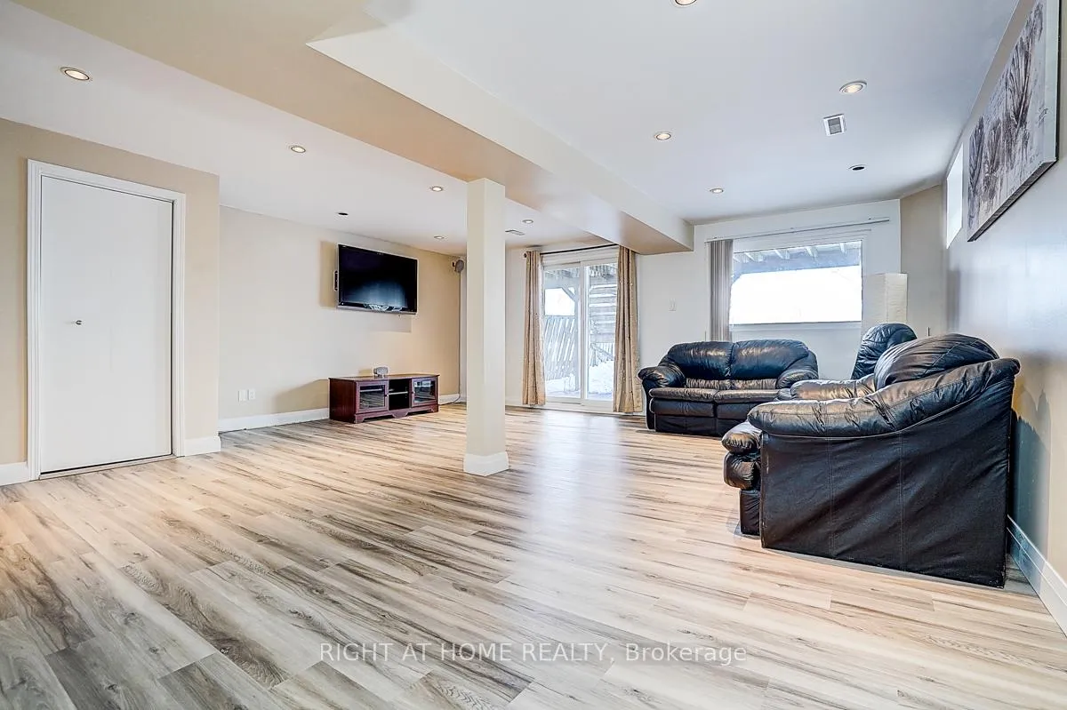 Photo 31 of 32 Macauley Drive, Markham, Aileen-Willowbrook — HOMEH