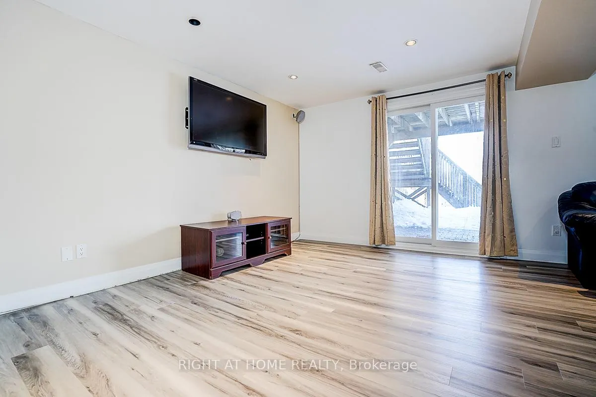 Photo 32 of 32 Macauley Drive, Markham, Aileen-Willowbrook — HOMEH