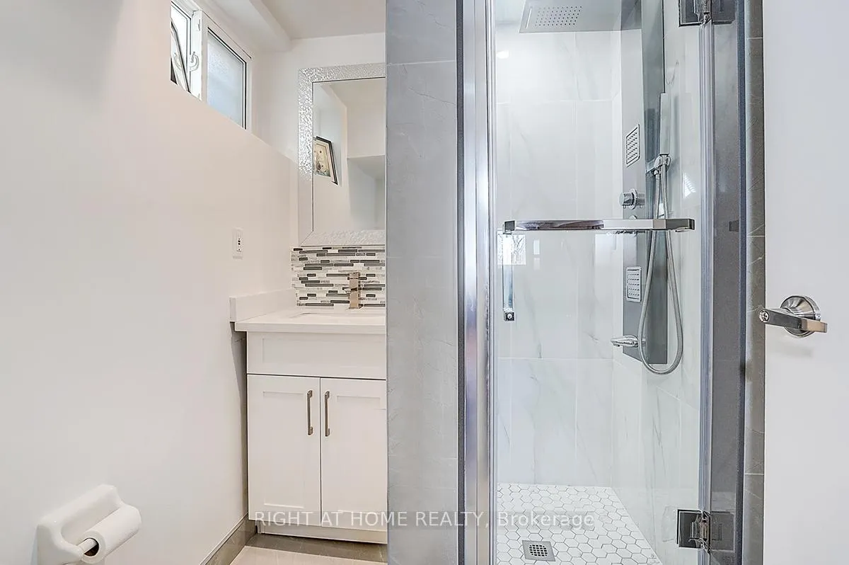 Photo 33 of 32 Macauley Drive, Markham, Aileen-Willowbrook — HOMEH