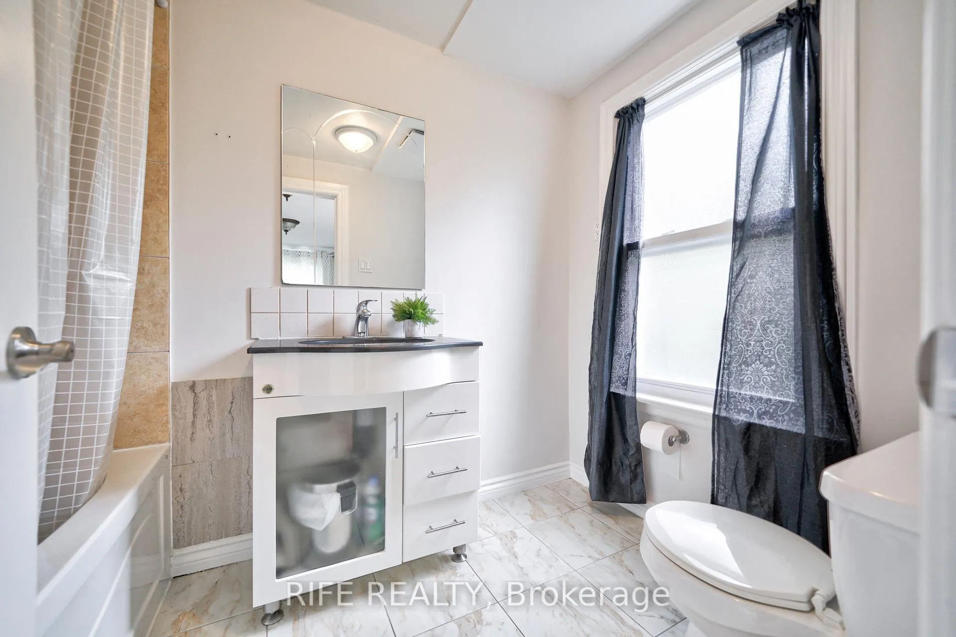 Photo 6 of Unit Studio Unit, 239 Crestwood Road, Vaughan, Crestwood-Springfarm-Yorkhill — HOMEH