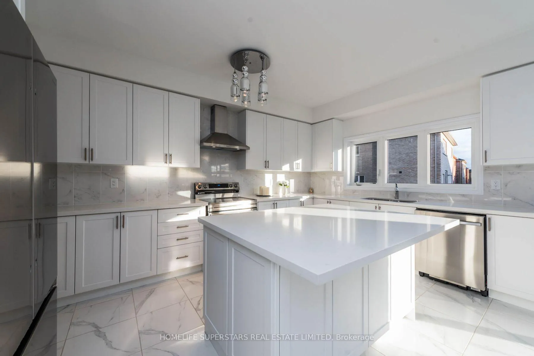 Photo 4 of 1121 Cole Street, Innisfil, Alcona — HOMEH