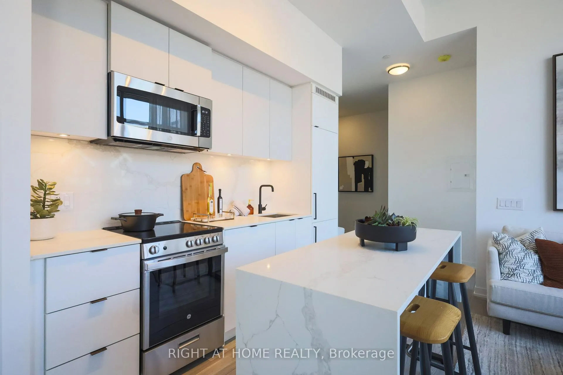 Photo 12 of Unit 204, 285 Dufferin Street, Toronto, South Parkdale — HOMEH